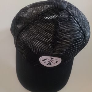 Zyia mesh hat